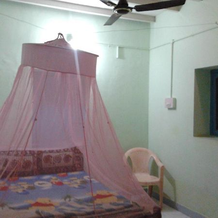 האמפי Om Shiva Guest House מראה חיצוני תמונה