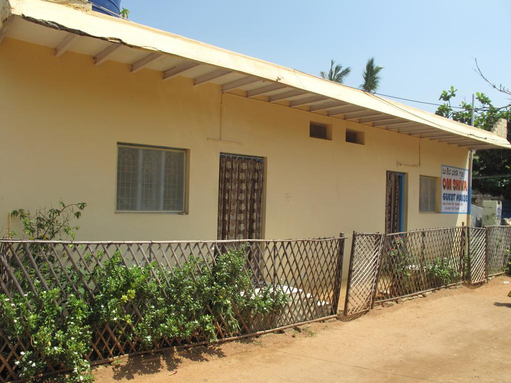 האמפי Om Shiva Guest House מראה חיצוני תמונה