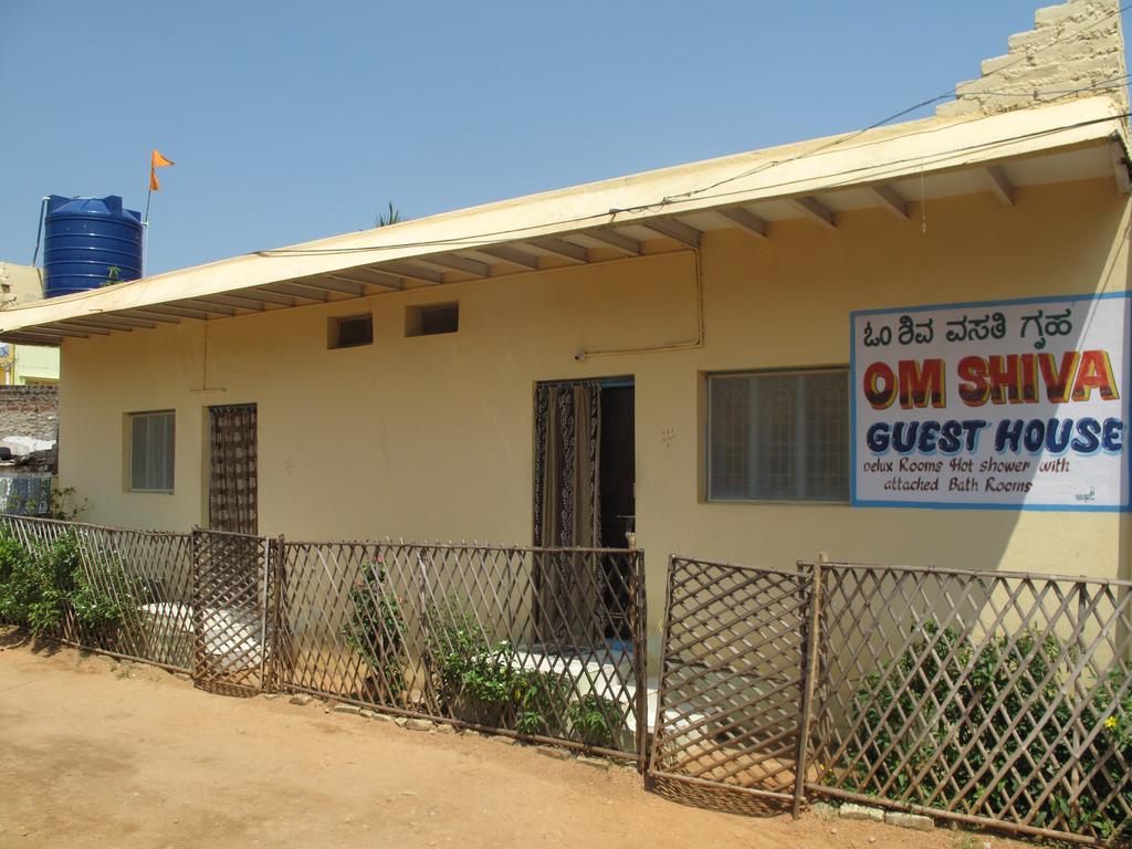 האמפי Om Shiva Guest House מראה חיצוני תמונה